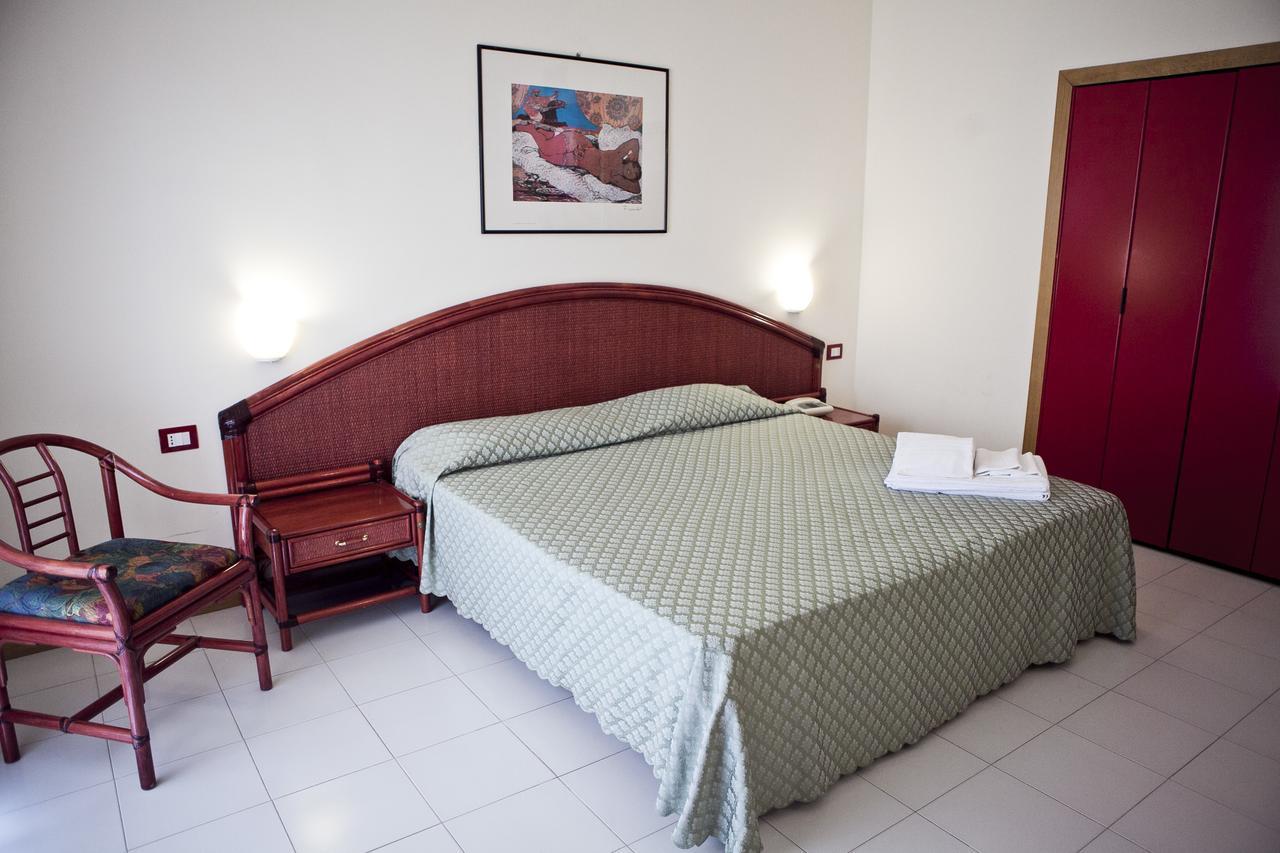 Hotel Futura Style Helios à Noto Extérieur photo