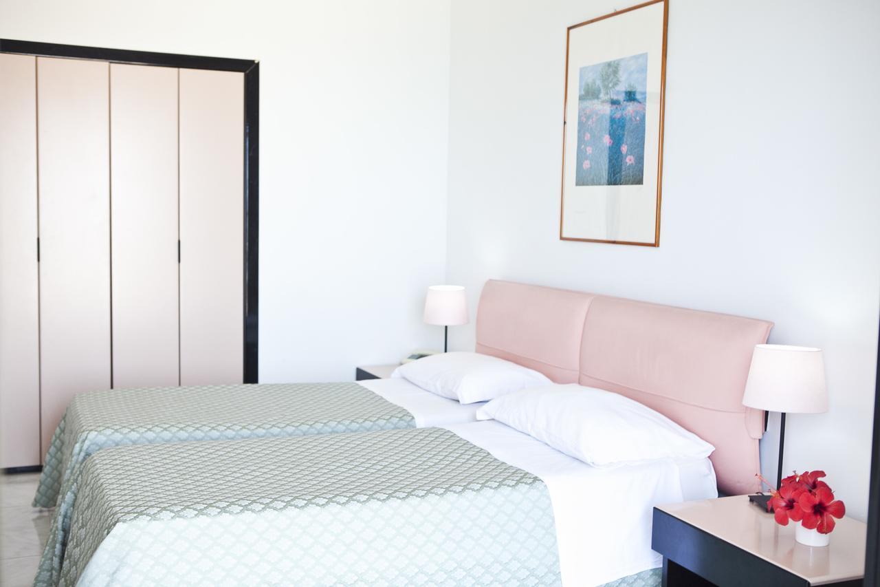 Hotel Futura Style Helios à Noto Extérieur photo