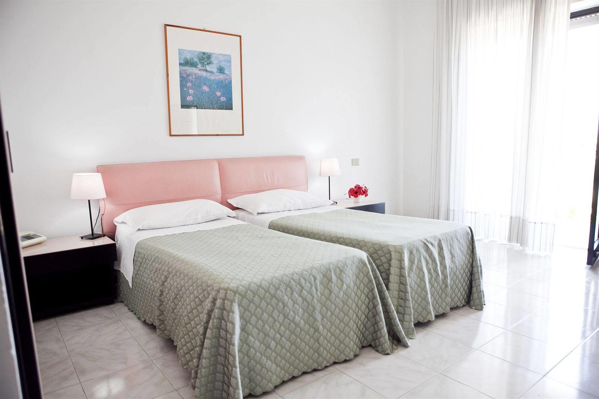 Hotel Futura Style Helios à Noto Extérieur photo