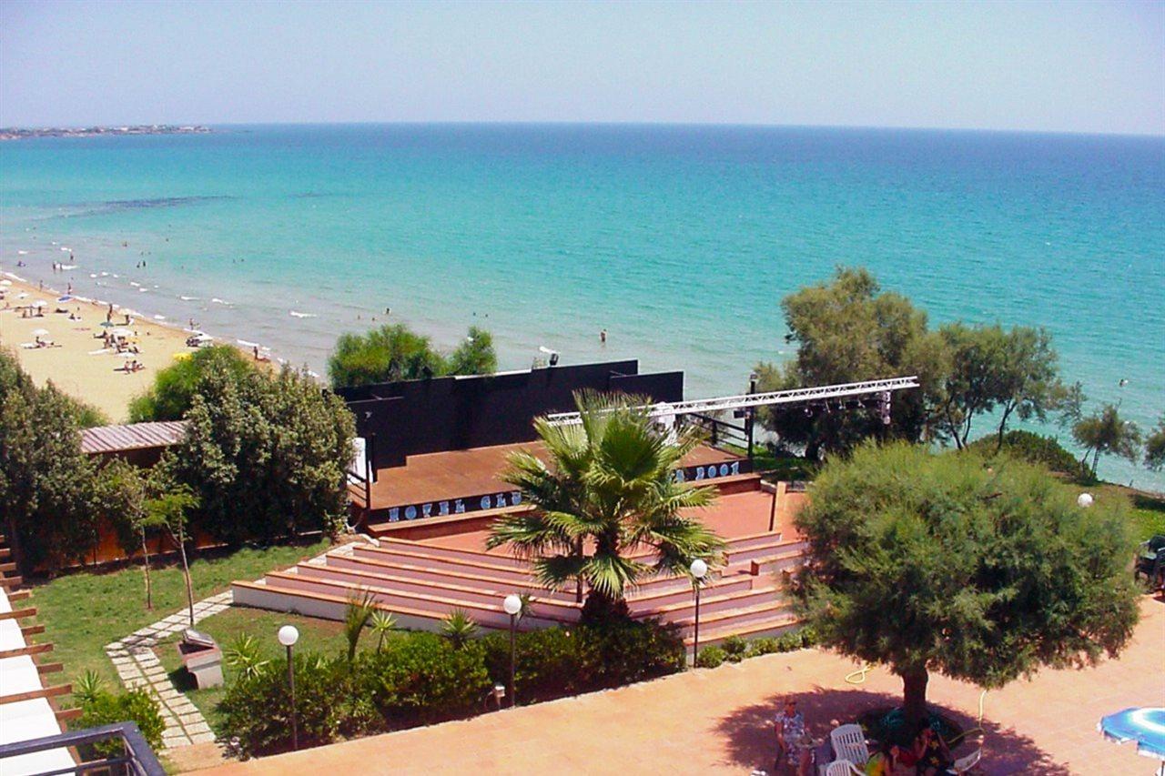 Hotel Futura Style Helios à Noto Extérieur photo